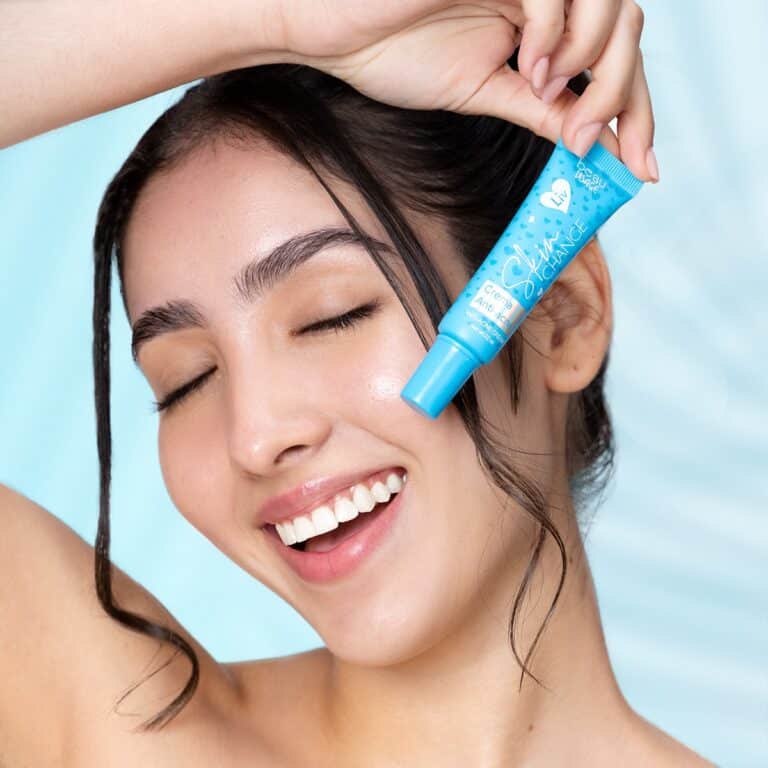 Crema anti-acné con ácido salicílico y té verde para piel grasa y mixta