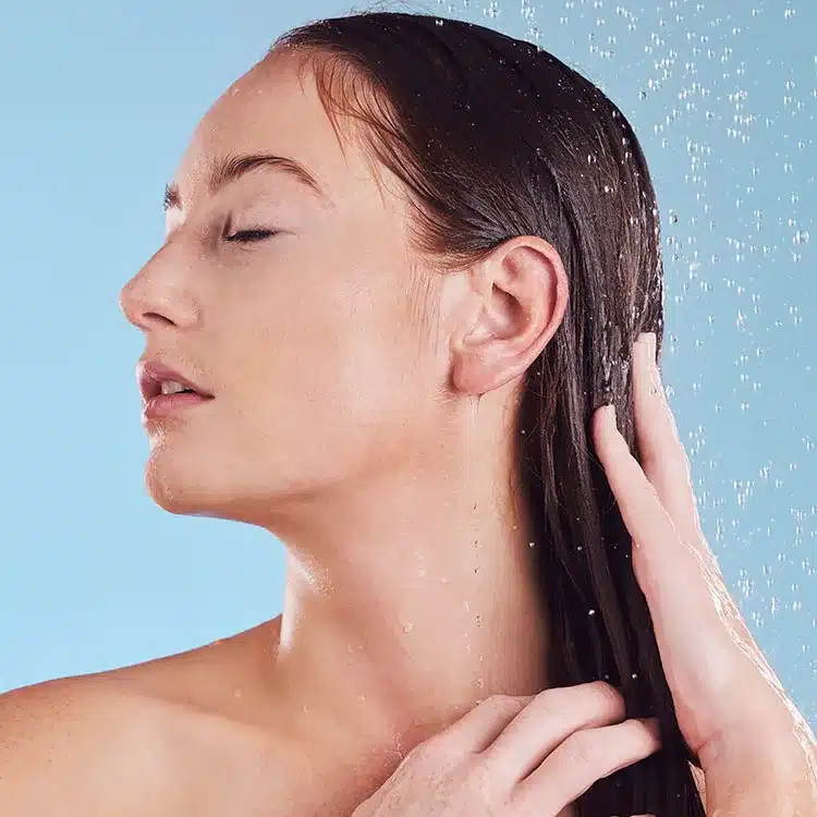 Acondicionador Reania·y Bubbaluu con biotina para cuidado capilar anticaída